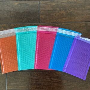 25 Pack - 4x8” Mixed Color Bubble Mailers (5-Colors)